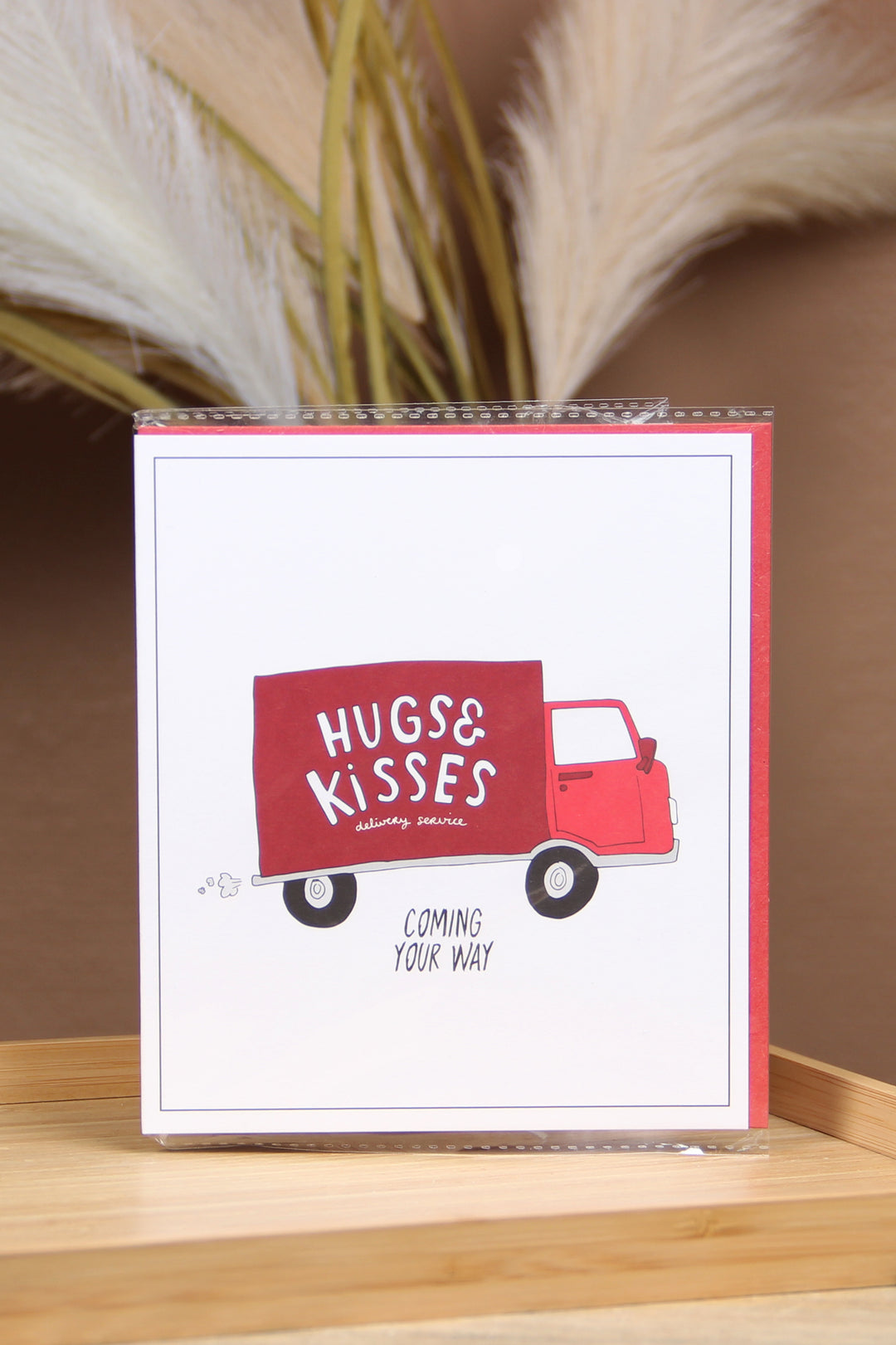 The Gift Label Kort Greeting Card - Hugs & Kisses Coming Your Wa